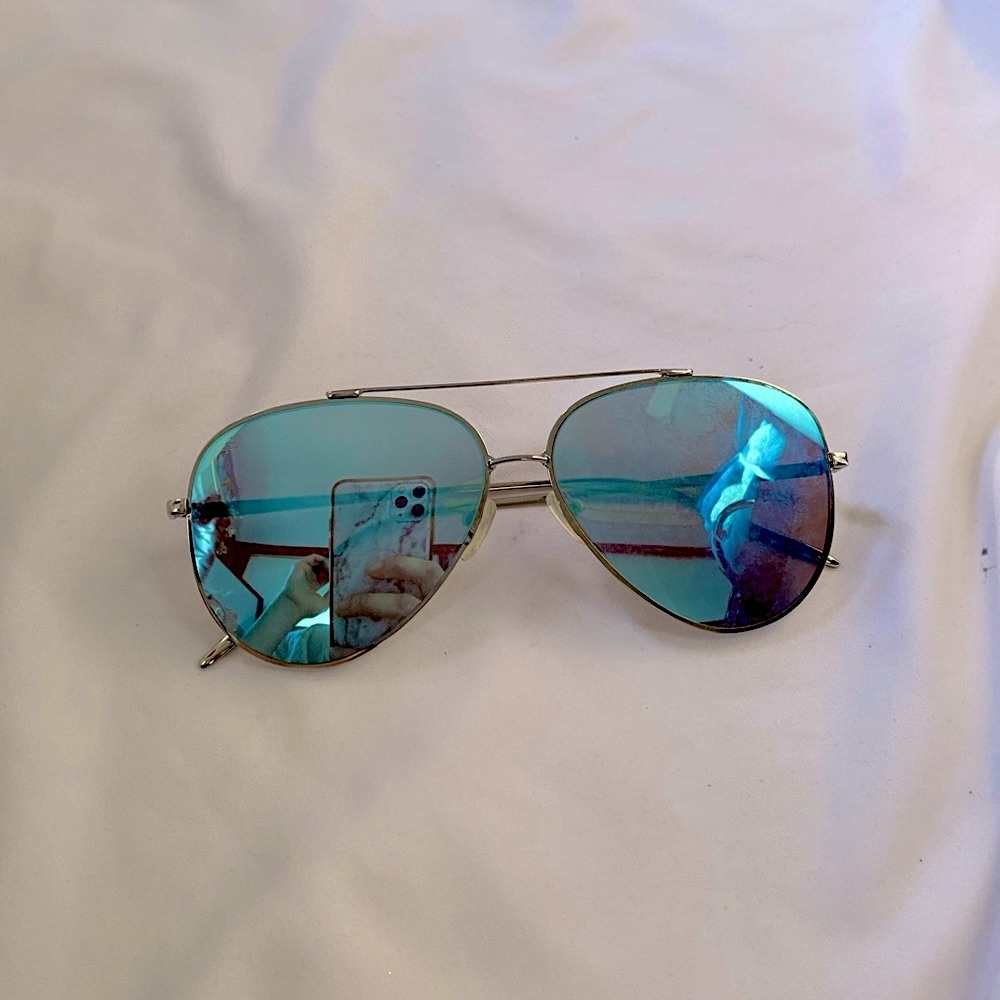 Prive Revaux Women’s Blue & Silver Sunglasses 🕶